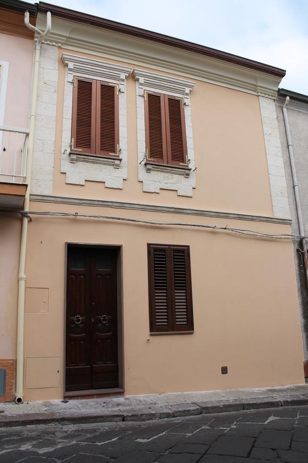 B&B Danonna Ittiri ภายนอก รูปภาพ